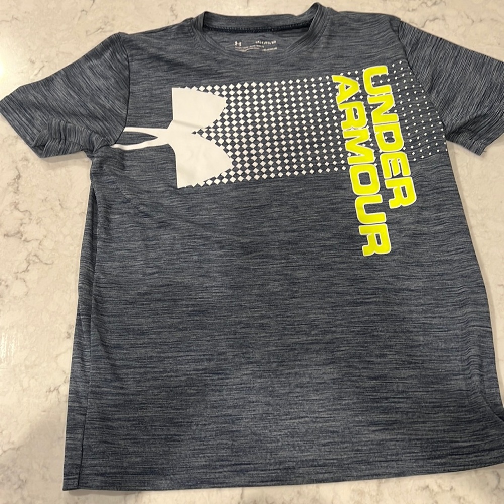 Kids under armour T-shirt.